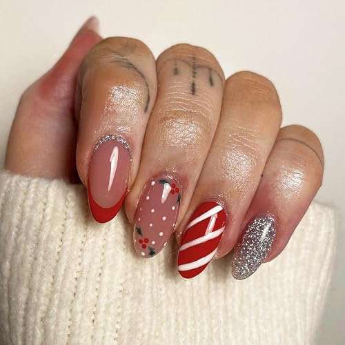 24pcs Weihnachts Falsche Nägel Kurz Mandel, Gingerbread & Schokoladenhaus Design, Künstliche Nägel Zum Aufkleben, Vollabdeckung, Kunstnägel Natürliche für Frauen Maniküre Nail Art (Bunt Kekse, 24x)