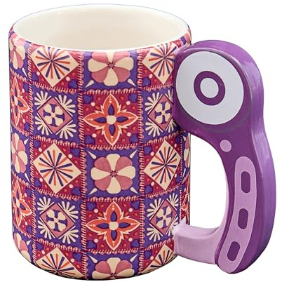 Sew Tasty Rotary Cutter Ceramic Sewing Mug – Novelty Tea & Coffee Cup for Knitting & Crochet Lovers, 500ml