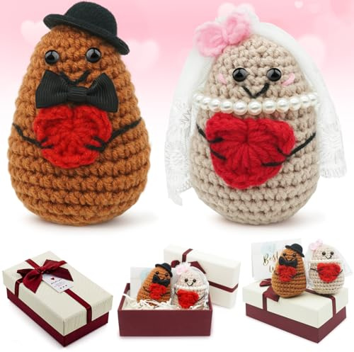Positive Potato Hochzeitsgeschenke für Brautpaar,Hochzeitspaar Figuren | Pocket Hug Positive Gehäkelte Puppe Brautpaar Figuren mit Grußkarten, Lustiges Geschenk für Verlobung Hochzeit