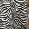 TOLKO 50cm Kunstfell Meterware | robustes Fellimitat für Kunstfelldecke Stuhlauflage Bezug Polsterstoff Kostüm Jacke Rock Fellstoff Kunstpelz Stoff zum Nähen Polstern Beziehen (Zebra)