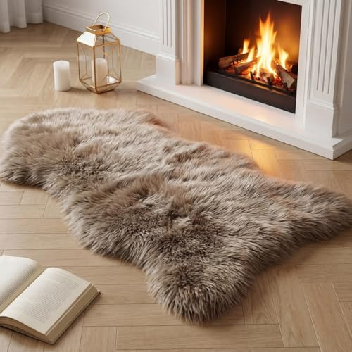 JXLOULAN Faux Lammfell Schaffell Teppich Grau Braun 60x90 cm, Longhair Flauschiger Fell Teppiche Wohnzimmer Deko Weicher für Stühle Sofa Schlafzimmer Kinderzimmer