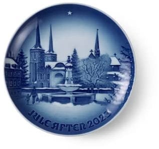 Royal Copenhagen Bing & GRØNDAHL Weihnachtsteller 2023, Weihnachten in Rosenkilde, Durchmesser: 18 cm, 1066056