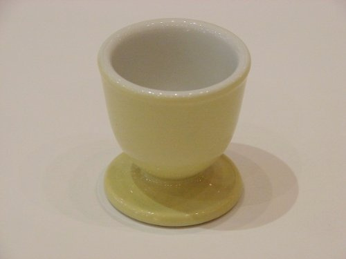 Dibbern Solid Color Eierbecher aus Fine Bone China Porzellan in der Farbe Vanille mit einem Durchmesser ca. 5cm, 2019000004