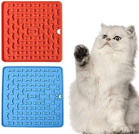 Fezf 2 PCS Chien Accessoires Tapis de lechage pour Chien Ventouse Tapis de fouille Tapis de lechage Chien Jeux pour Chien Tapis de léchage Chien Tapis pour gamelle Chien（Rouge + Bleu）