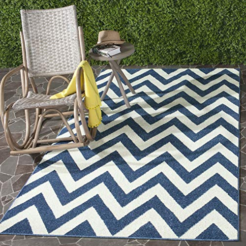 SAFAVIEH Amherst Collection Area Rug - 6' x 9', Navy & Beige, Chevron Design, Non-Shedding & Easy Care, Ideal for High Traffic Areas in Living Room, Bedroom (AMT419P)