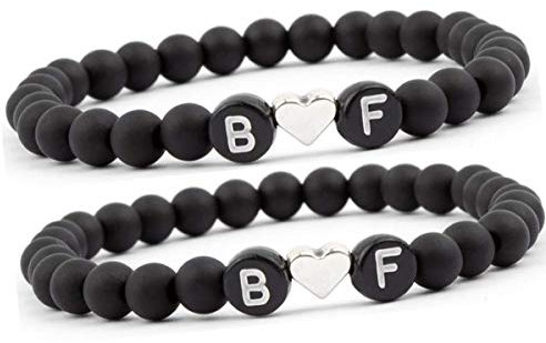 Milosa Partnerarmbänder, Pärchen Armband Geschenk Set (2 Stk.), personalisierte, schwarze Paararmbänder für Männer und Frauen mit zwei Buchstaben-perlen und Herz, couple gifts or friendship bracelets