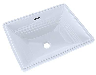 Paseo marítimo bajo encimera lavabo del baño