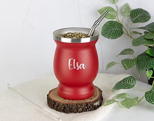 Made in Gift Kit Vaso de Colores para Mate Argentino 25cl Personalizado con Nombre o Texto Grabado Imborrable sobre Acero Inoxidable de Doble Pared Térmica con Bombilla y Cepillo de Limpiar (Rojo)