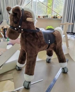 labebe Pferd zum reiten für Kinder, spielpferd zum reiten Plüsch, Pferd mit Rollen für Baby 3-12 Jahre Alt, Schaukel Pferd/Indoor Schaukel&Garten-braunes Pferd