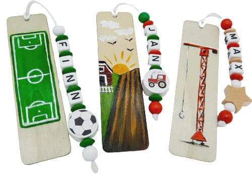 Personalisiertes Lesezeichen mit Namen für Kinder Jungen - handbemalt - Schulanfang Erstleser Schultüte (Traktor, Kran, Fußball)