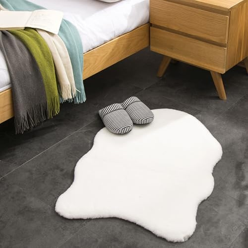 Teppich Wölkchen Fellteppich, Kunstfell Teppich Waschbar, Hasenfell Imitat, Kaninchenfell, Kurzfell - Fell Sitzkissen Stuhlkissen, Kunstfell Stuhlauflage - Weiss - Fell 55x80cm