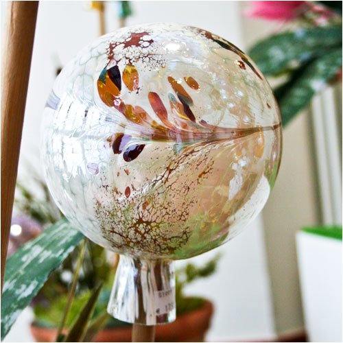 Gartenkugel aus Glas, Alabaster