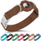 BUDKAS Katzenhalsband aus Leder mit Airtag-Halter, nicht abreißbar, weich, verstellbar, Airtag-Hundehalsband mit Metallschnalle, GPS-Tracking-Haustierhalsband für kleine Hunde, Welpen, Katzen, Zimt,