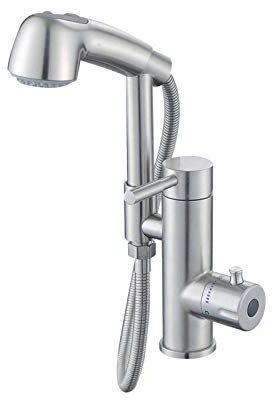 Robinet thermostatique lavabo monotrou chaud et froid sur le comptoir de la salle de bain