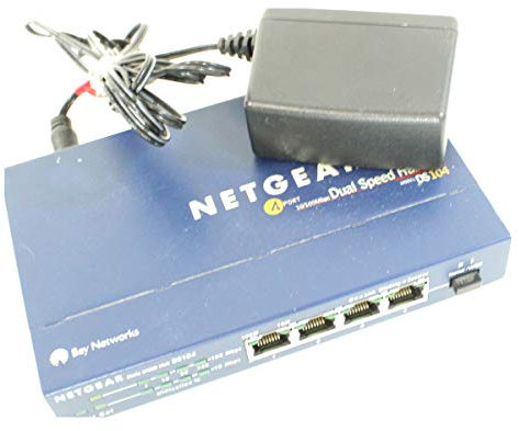 NETGEAR DS104 4-Port 10/100 Dual Speed Hub mit Uplink-Taste