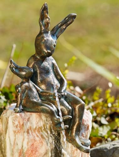 Brunnenfigur sitzendes Paar mit Wasserspeier, Bronze, 34x20x17 cm, Handgefertigt, Gartendekoration