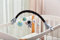 LADIDA Baby-Aktivitätsspielbogen mit Universalbeschlägen für Kinderwagen, Kinderwagen, Buggy, Autositz, geeignet ab der Geburt, Blauer Junge, Weltraum-Thema 133