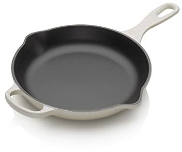 Le Creuset Signature Gusseisen Brat- und Servierpfanne, Rund, Ø 23 cm, Für alle Herdarten inkl. Induktion geeignet, 1,93 kg, Meringue, 2018223716042