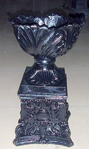Macetero de Hierro Forjado Barroca 69. Macetero de Hierro Forjado con Pedestal. Medidas37x37x69cm. Peso 38kg. Colores Disponibles Negra, Bronce y Blanco Oxido. Interior o Exterior