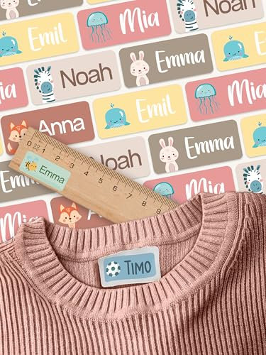 StiKiddo® 120 Stück Namensaufkleber für Kinder - Personalisierbare Namensschilder, Ideal für Kita, Schule und Kleidung, Made in Germany - Dunkelgrün