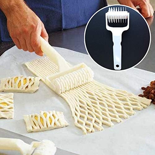 Case Cover 1pc Gitter Rollenschneider Kunststoff Dekorieren Teigrolle Dough Crust Pizza-backen-wälzfräsen Prägewerkzeug Für Gebäck Pizza Pie Plätzchen Bread Craft 20 * 6.5cm
