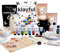 KLAYFUL - Kit Fai da Te Candele e Ceramica | 1,5 kg Argilla + 400g Cera Perlata, Stoppini, Vernici, Pennelli, Timbri e Guida | Crea in Casa Candele e Pezzi Unici (Argilla Bianca + Cera Perlata)