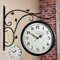 GagalU Bahnhofsuhr Doppelseitige Wanduhr Retro-Bahnhofsuhr für den Außenbereich, Vintage-Halter im Antik-Look Bahnhofsuhr für den Innengarten, Alte Bahnhofsuhr D
