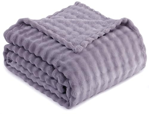 RUIKASI Kuscheldecke Flauschig Kleine Decke Violett - Weiche Sofadecke & Couchdecke 130x150 cm aus Plüsch, Warme Fleece für Wohnzimmer Deko Blanket, Dicke Wohndecke