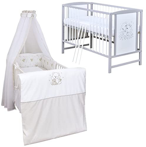 Baby Delux Babybett Komplett Set Kinderbett Mia 120x60 weiß grau Matratze Bettwäsche Set mehrteilig (Shiny Teddy)
