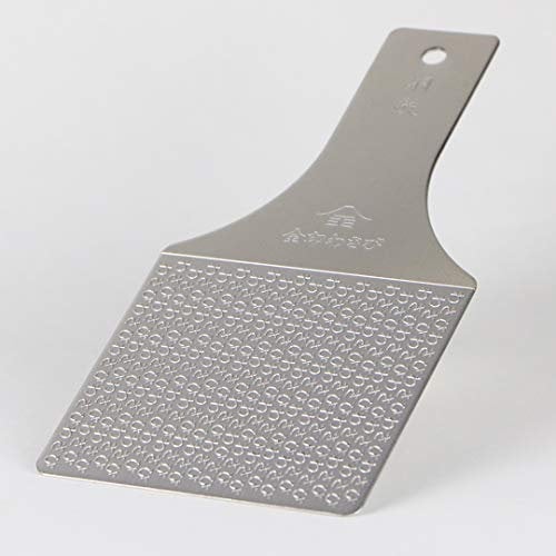 Hagane Zame - Grattugia per wasabi in acciaio inox sostenibile – Grattugia per Wasabi, aglio, zenzero, mele, frutta, verdura, consistenza cremosa/Wasabi Kinjirushi (Reguar, 17,3 x 8,4 cm)