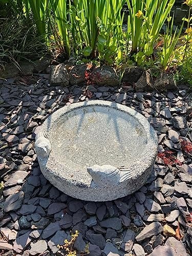 IDYL Granit-Stein Vogeltränke| Ø 40 cm | Trinkbecken - Tränke für Vögel aus massivem Stein mit Vögelchen am Rand | Handarbeit |Stilvolle Garten-Dekoration | Hochwertiges Kunsthandwerk | Wetterfest