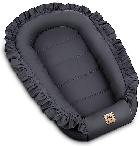 PIMKO Babynest mit rüschen Babynestchen für Baby Kuschelnest Babykokon für Säuglinge und Neugeborene 100% Baumwolle Nestchen geeignet für Zuhause 55 x 90 cm (Vulcano mit Klappe)