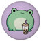 Frosch mit Bubble Tea Magnet rund Kawaii Chibi Frosch mit Bubble Tea Magnet Relaxing Pause Decor für Teenie Chill Momente - Lazy Freizeitspass