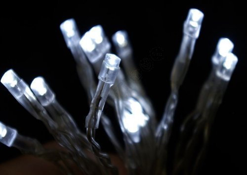 Spetebo Lichterkette mit 96 LEDs kaltweiß + 8 Funktionen - Innen und Außen - Batterie betrieben und mit eingebauter Zeitschaltuhr