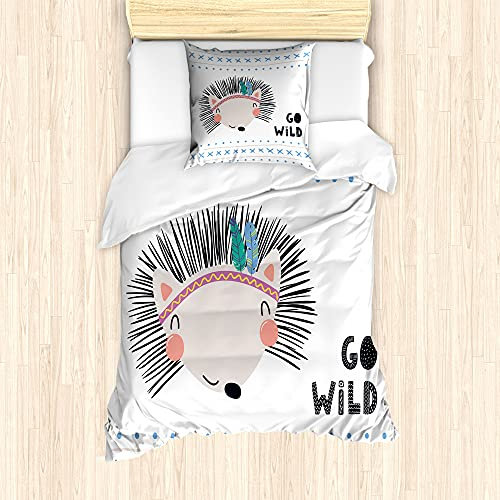 ABAKUHAUS skandinavisch Bettbezug Set für Einzelbetten, Hedgehog Go Wild Wörter, Milbensicher Allergiker geeignet mit Kissenbezug, 135 cm x 200 cm - 80 x 80 cm, Mehrfarbig