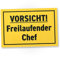 DankeDir! Vorsicht Freilaufender Chef - Schild 30 x 20 cm - Deko Party Geschenk Geschenkidee Kollegen Freunde Büro - lustiger Spruch Spruchschild Geburtstagsgeschenk Karte Türschild