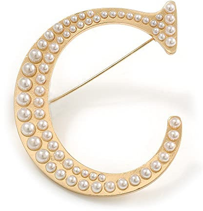 Grande broche « C » en plaqué or avec fausses perles blanches et initiale C - 55 mm de haut, taille unique, Fausses perles, pierres précieuses, métal