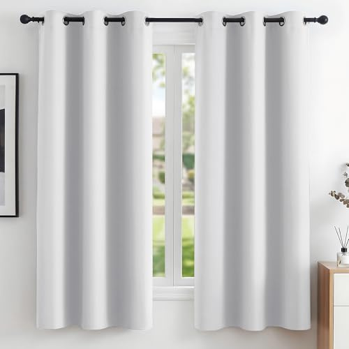 Deconovo Thermogardine mit Ösen Blickdicht Verdunklungsvorhänge Silber Grau | 2er Set, H114 x B106 cm, Gardinen Abdunkelnd, für Wohnzimmer Schlafzimmer Guten Schlaf, Kälteschutz, Sichtschutz, UV-Schutz