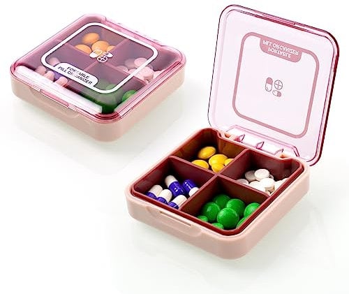 ACWOO Pilulier Portable, Semainier Medicament, Pilulier Avec 4 Compartiments, Plastique Boîtes à Pilules, Distributeur De Pilules Médicaments pour Médicaments, Suppléments et Vitamines (Violet)