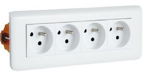Legrand 200022 Quadruple Prise de Courant avec Plaque Mosaic + Boite à Encastrer, Blanc