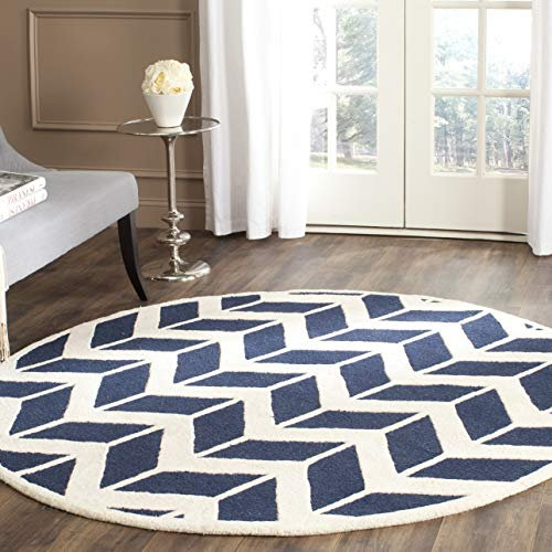 SAFAVIEH Cambridge Collection Area Rug - 6' Round, Navy & Ivory, Handmade Chevron Wool, Ideal for High Traffic Areas in Living Room, Bedroom (CAM718M)