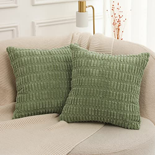 Mandioo 2er Set Salbei grün Plüsch Boho Dekorative Wurf Kissenbezüge 50x50 cm, Super Weich gestreifte Cord Dekokissen Kissenbezug Sofakissen Dekorativ Couchkissen Kissenhülle für Sofa Couch