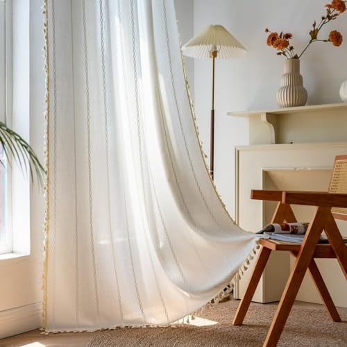 Sutuo Home Boho-Vorhang für Schlafzimmer, 213 cm Länge, lichtfilternd, Landhaus, Vintage, Shabby-Chic-Quasten, Fensterbehandlung, böhmische Stickerei, Vorhang, 1 Panel 132.1 cm Bx243.8 cm L, Weiß