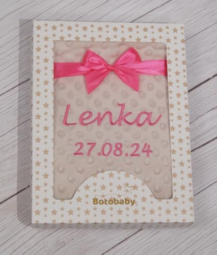 BotoBaby ★ Zweilagige Babydecke mit Namen und Datum Bestickt ★ Ohne Füllung ★ (Beige - Sternen + Geschenkbox, 75 x 100 cm)