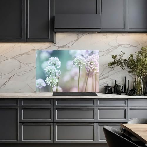 banjado Küchenrückwand Glas ohne Bohren 60x40cm – Glasrückwand Küche mit Motiv Lauchblüte/Spritzschutz Küchenrückwand Glas/selbstklebende Küchenrückwand Platte - magnetisch & beschreibbar