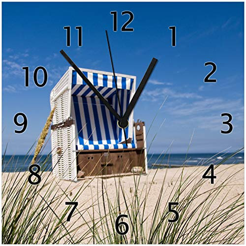 Wallario Design-Wanduhr Strandkorb aus Glas, Motiv-Uhr Größe 30 x 30 cm, Schwarze Zeiger