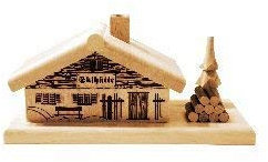 Rudolphs Schatzkiste Räucherhaus Skihütte Höhe=17cm NEU Räuchermann Rauchmann Räucherfigur Räucherkerze Figur Holz Seiffen Erzgebirge Holz Rauchfigur Dekoration Weihnachten