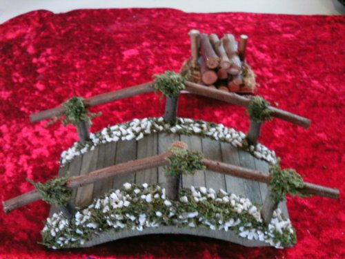 Krippenzubehör Holzbrücke mit Holzstoß für Figuren von 10-12 cm