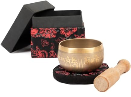 Bodhi Indische Klangschale Ø 8 cm | Klangschalen Set inkl. Kissen, Klöppel & Geschenkbox | Singing Bowl mit Verzierung | Ideales spirituelles Geschenk | Meditationszubehör aus Messing