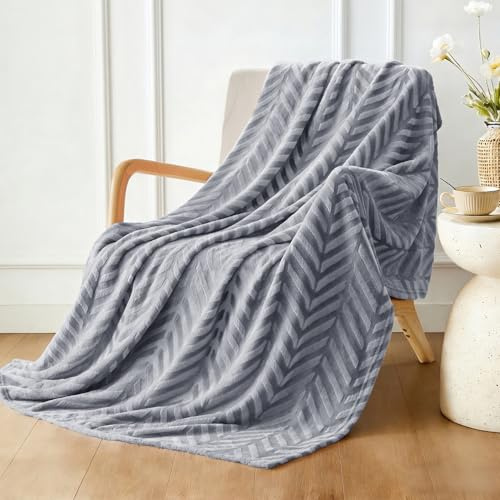 Whale Flotilla Kuscheldecke Flauschig 130x150 cm Sofadecke Fleecedecke | Weiche, Leichte, Kuschelige Tagesdecke, Wohndecke mit Chevronmuster, Warme Flanelldecke, für alle Jahreszeiten, Grau